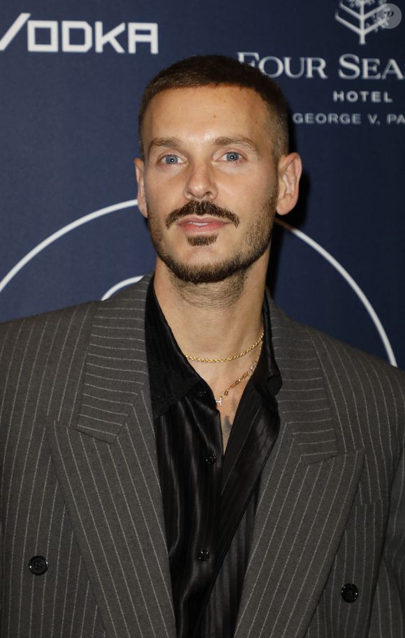 Matt Pokora (M Pokora) au photocall de la 12ème édition de la soirée Global Gift Gala à l'hôtel Four Seasons George V à Paris le 5 octobre 2024. © Marc-Ausset Lacroix / Bestimage
