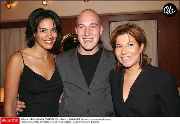 Christophe, Julie et Kenza lors de la 5ème cérémonie des Ithème, récompensant les animateurs de chaînes cablées, Paris, France, le 26/03/2002. Crédit Francis Petit/Abaca