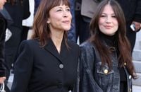 Sophie Marceau et sa fille Juliette Lemley au défilé Schiaparelli "Collection Haute Couture Printemps/Eté 2026" lors de la Fashion Week de Paris, le 26 janvier 2026 © Denis Guignebourg / Bestimage