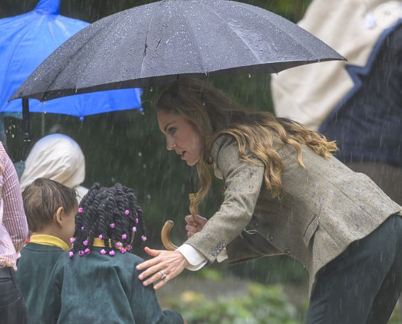 Catherine (Kate) Middleton, arborant des cheveux blonds, visitent les jardins, récemment transformés, du musée d'histoire naturelle à Londres, le 4 septembre 2025. (Zuma Press / Bestimage).