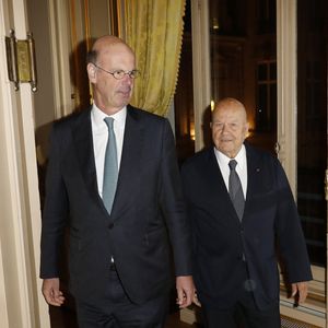 Une nouvelle et prestigieuse soirée parisienne organisée en présence de l'homme d'affaires Marc Ladreit de Lacharrière...


Exclusif - Eric Lombard, Marc Ladreit de Lacharrière - Dîner du Cercle de la Revue des Deux Mondes au Cercle de l'Union Interallié à Paris© Marc Ausset-Lacroix/Bestimage