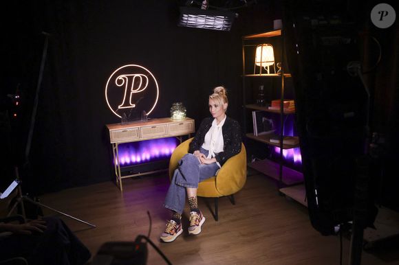 Élodie Gossuin se confie dans EN PRIVÉ AVEC, au sein des locaux de Webedia