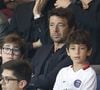 Le chanteur semble fier de sa progéniture

Patrick Bruel en compagnie de ses fils Oscar et Léon - People au match de football PSG-GFC Ajaccio lors de la 2ème journée de la Ligue 1 au Parc des Princes à Paris, le 16 août 2015. ©Marc Ausset Lacroix / Bestimage