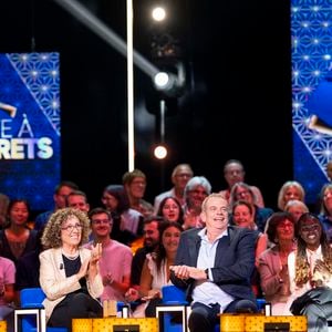 Exclusif - François Berléand, Mireille Dumas et Garou lors de l'enregistrement de l'émission "La Boîte à secrets", présentée par F.Bollaert et diffusée le 26 septembre 2025 sur France 3, dans les studios du Lendit à Saint-Denis, Seine Saint-Denis, France, le 8 septembre 2025. © Pierre Perusseau/Bestimage