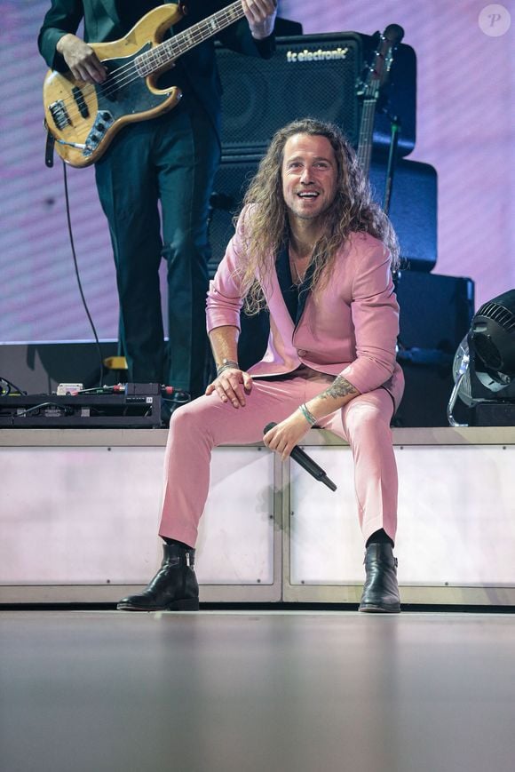 Et la réaction de celle qu'il aimait

Exclusif - Julien Doré est en concert au Zenith Arena à Lille le 10 décembre 2022.
© Stéphane Vansteenkiste / Bestimage