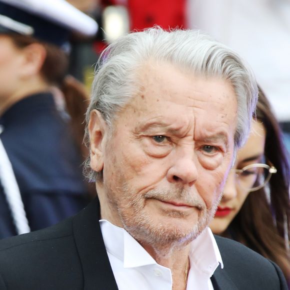 Alain Delon avant l'hommage et la palme d'or d'honneur pour l'ensemble de sa carrière lors du 72eme festival du film de Cannes' le 19 Mai.

Photo de Denis Guignebourg/BestImage