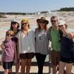 Avec sa fille Nina, dont le père est Nagui, mais aussi toute la famille, Marine Vignes en road-trip à 8000km de Montmartre, où elle vit