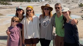 Avec sa fille Nina, dont le père est Nagui, mais aussi toute la famille, Marine Vignes en road-trip à 8000km de Montmartre, où elle vit