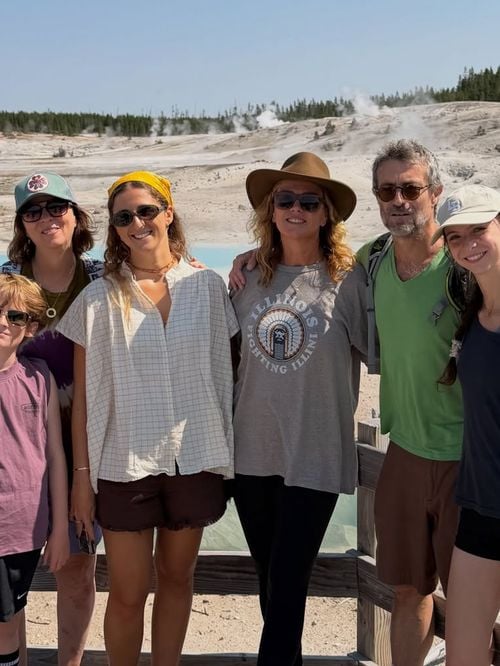 Avec sa fille Nina, dont le père est Nagui, mais aussi toute la famille, Marine Vignes en road-trip à 8000km de Montmartre, où elle vit