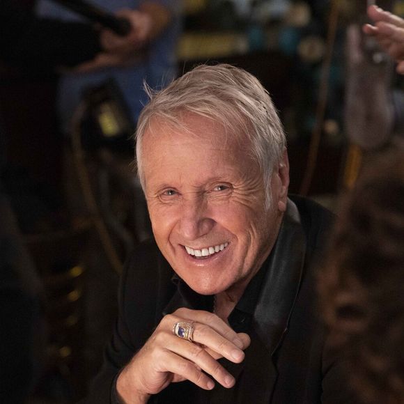 Exclusif - Yves Rénier (dans le rôle d'un ami) - Sketch L'addition - Enregistrement de l'émission "I love you coiffure" de M.Robin. Le 13 janvier 2020
© Cyril Moreau / Bestimage