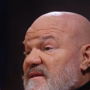 Ainsi que des expériences marquantes. 
Capture d'écran Legend sur YouTube