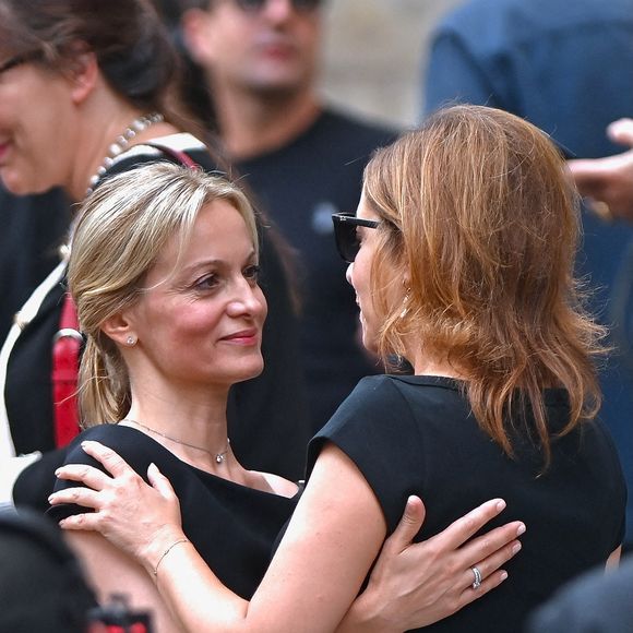 Audrey Crespo-Mara et Lea Salame assistent aux funérailles de Thierry Ardisson à l'église Saint Roch à Paris, France, le 17 juillet 2025. Thierry Ardisson, journaliste, animateur et producteur de télévision français connu sous le nom de "l'homme en noir", est décédé à l'âge de 76 ans des suites d'un cancer le 14 juillet. Photo par Franck Castel/ABACAPRESS.COM