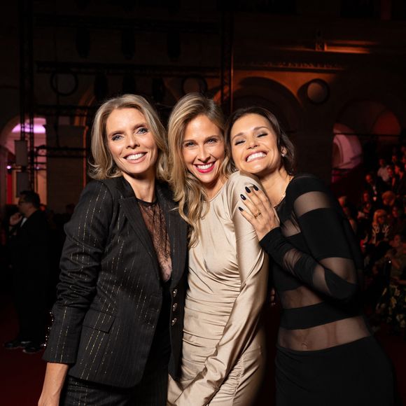 Sylvie Tellier, Ophélie Meunier, Carole Juge-Llewellyn - Front row du défilé Etam Live Show 2025 « J'ETAM » au Palais Brongniart à Paris le 30 Septembre 2025

© Veeren / Perusseau / Bestimage