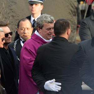Laeticia Hallyday, ses filles Joy et Jade, Laura Smet, David Hallyday, Mgr Benoist de Sinety - Sorties de l'église de la Madeleine après les obsèques de Johnny Hallyday à Paris le 9 décembre 2017.
© Veeren / Bestimage