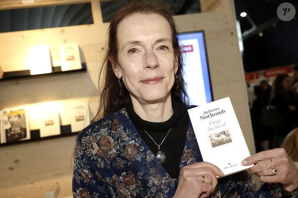 L'occasion de présenter sa grande sœur Juliette Nothomb, âgée elle de 61 ans.
Juliette Nothomb (sœur de Amélie Nothomb) - Festival du Livre de Paris 2023 au Grand Palais Éphémère le 21 avril 2023.
© Cedric Perrin / Bestimage