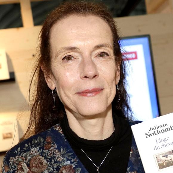 L'occasion de présenter sa grande sœur Juliette Nothomb, âgée elle de 61 ans.
Juliette Nothomb (sœur de Amélie Nothomb) - Festival du Livre de Paris 2023 au Grand Palais Éphémère le 21 avril 2023.
© Cedric Perrin / Bestimage