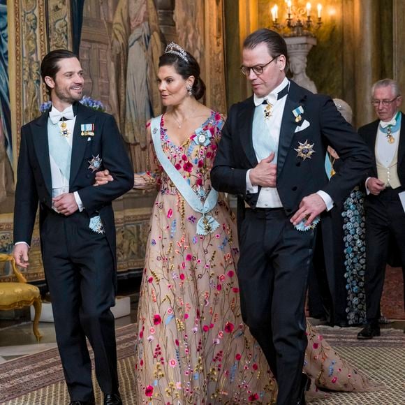 La princesse Victoria de Suède, le prince Daniel de Suède et le Prince Carl Philip lors d'un dîner officiel au palais royal de Stockholm le mercredi 19 mars 2025.
Crédit : Dana Press / Bestimage