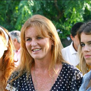 La duchesse d'York, Sarah Ferguson, et ses filles Beatrice et Eugenie assistent à la finale du championnat de Polo Gold Cup à Sotogrande près de Cadix, en Espagne, le 27 août 2006. Sarah et ses filles passent quelques jours de vacances dans la maison d'une très grande famille. © Enfoque/ABACA