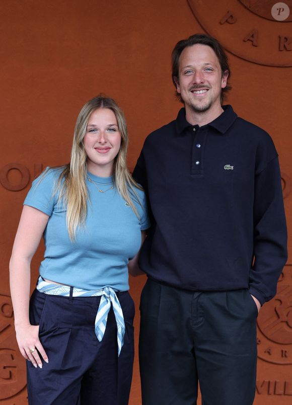 La chanteuse est très proche de son grand frère

Helena Bailly (Star Academy) et son frère Arnaud Bailly au village pour la session nocturne lors des Internationaux de France de Tennis de Roland Garros 2025, le 1er Juin 2025 à Paris. © Dominique Jacovides / Bestimage