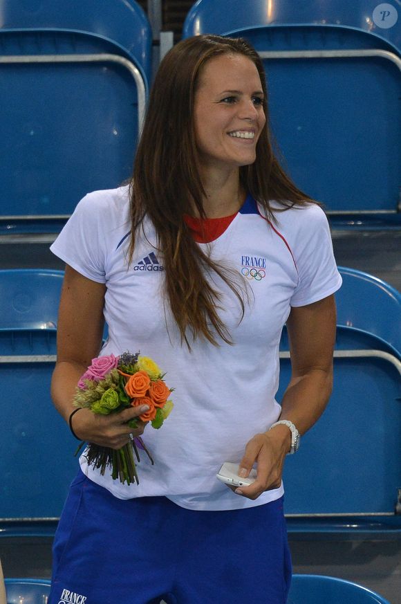 La Française Laure Manaudou célèbre la victoire de son frère Florent Manaudou sur le 50 mètres nage libre au centre aquatique lors des Jeux Olympiques de Londres 2012 le 3 août 2012. Photo par Gouhier-Guibbaud-JMP/ABACAPRESS.COM