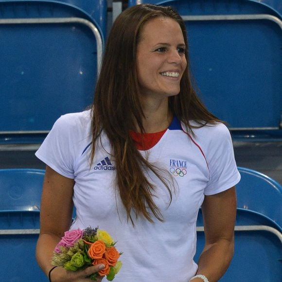 La Française Laure Manaudou célèbre la victoire de son frère Florent Manaudou sur le 50 mètres nage libre au centre aquatique lors des Jeux Olympiques de Londres 2012 le 3 août 2012. Photo par Gouhier-Guibbaud-JMP/ABACAPRESS.COM