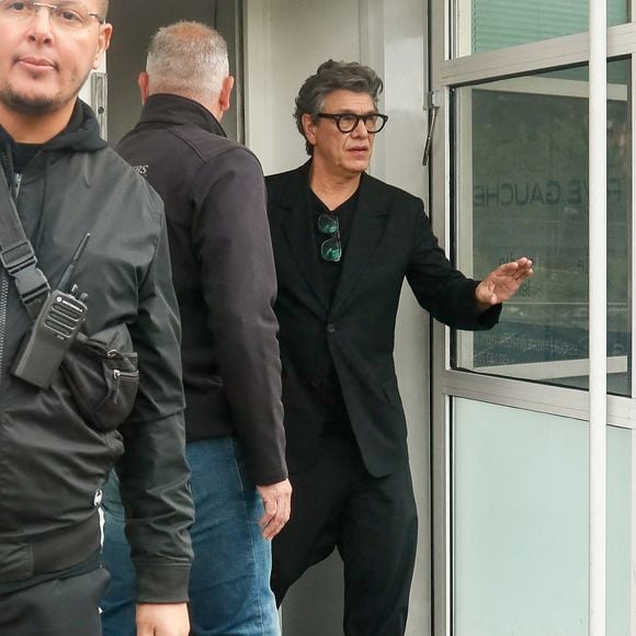 Marc Lavoine à la sortie de l'enregistrement de l'émission Vivement dimanche aux Studios Rive Gauche à Paris, diffusée le 11 mai 2025 sur France 3, le 5 mai 2025. © Christophe Clovis/Bestimage