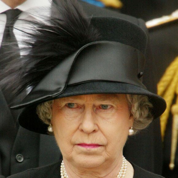 Des articles plus abordables sont proposés : services à thé, parapluie Fulton, gants et chaussettes Corgi.

La reine Elizabeth II d'Angleterre est décédée à l'âge de 96 ans, après 70 ans de règne, dans son château de Balmoral, le 8 septembre 2022.
PA Photo/ Bestimage