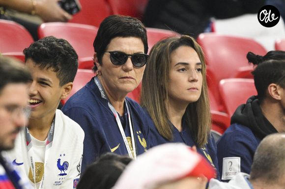 Son alliée numéro un ? Sa mère, l'incontournable Véronique Rabiot.

Véronique Rabiot, mère d’Adrien Rabiot (FRA), dans les tribunes lors du match de quart de finale de football opposant la France à l’Angleterre dans le cadre de la Coupe du monde (FIFA 2022) au stade Al Bayt à Al Khor au Qatar, le 10 décembre 2022. La France s’est imposée 2-1. © Jean-Baptiste Autissier/Panoramic/Bestimage