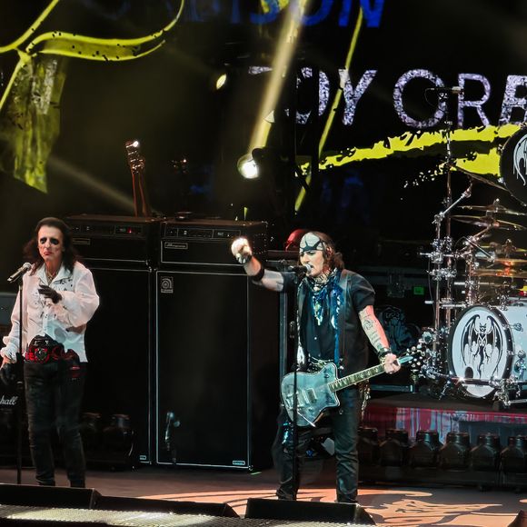 L’acteur était sur scène avec son groupe de rock Hollywood Vampires.

Alice Cooper et Johnny Depp - Concert du groupe Hollywood Vampires à l'Adidas Arena à Paris le 26 août 2026. © Lionel Urman / Bestimage
