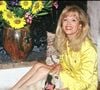 Les photos d’archives la montrent notamment dans sa piscine avec son mari Alain-Philippe Malagnac, mais aussi dans les escaliers, sa cuisine ou entourée de ses animaux.

Archives — Amanda Lear dans sa villa de Saint-Rémy-de-Provence.