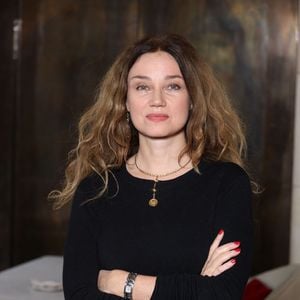 Un havre de paix préservé et reculé où elle retrouve ses racines et un calme salvateur, contrastant avec l'effervescence de sa carrière.

Exclusif - Marine Delterme lors de la nomination de Stéphane Bern comme Pape du Patrimoine lors de la Saint Clément au restaurant Alain Ducasse Baccarat, à Paris, France, le 20 novembre 2025. © Denis Guignebourg/Bestimage