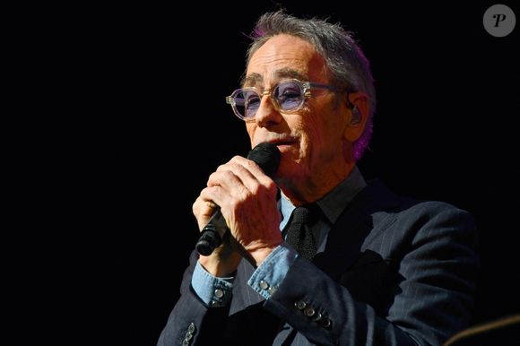 “J'ai, en effet, des problèmes dans le dos, les vertèbres ont été un peu touchées et je ressens des douleurs dans les doigts”, précise Alain Chamfort

Exclusif - Alain Chamfort - Spectacle symphonique "Aznavour Célébration - l'hommage officiel" en clôture du centenaire de la naissance de C. Aznavour au palais des Congrès à Paris le 23 novembre 2024. © Lydia Kasparian/ Bestimage