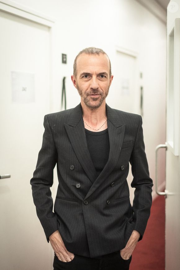 Exclusif - Calogero en backstage de l'enregistrement de l'émission "Serge Lama, le dernier rappel" présentée par F. Bollaert, diffusée le vendredi 21 novembre 2025 sur France 3 à 21h10, au théâtre Marigny à Paris, France, le 29 avril 2025. © Clovis-Moreau/Bestimage