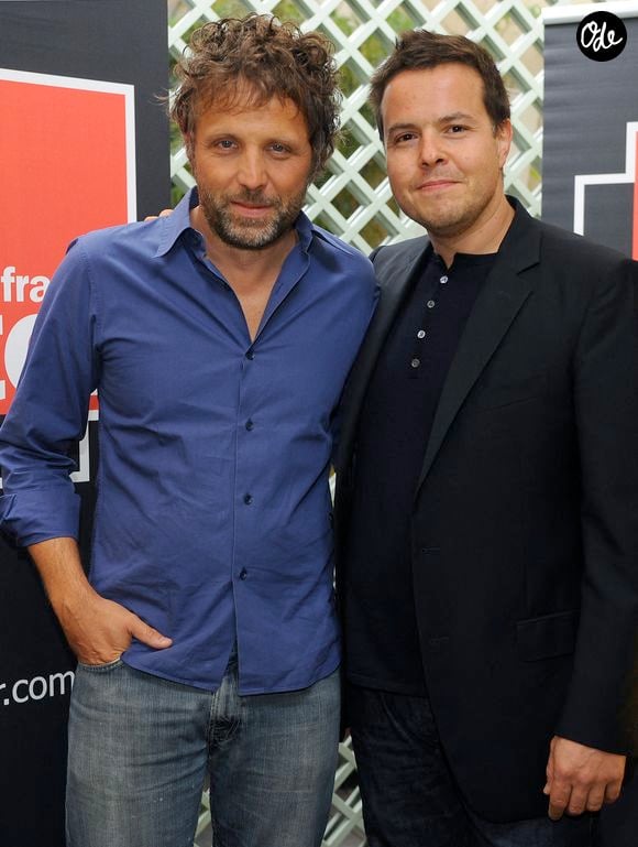 Stéphane Guillon et Nicolas Demorand lors de la conférence de presse annuelle de la radio France Inter à Paris, en France, le 28 août 2009. Photo : Thierry Orban/ABACAPRESS.COM