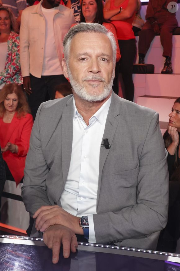 Le chroniqueur s'est alors installé en Thaïlande.

Exclusif - Jean-Michel Maire, sur le plateau de l’émission « TPMP » présentée par C.Hanouna et diffusée en direct sur C8, Paris, France, le 23 septembre 2024. © Jack Tribeca / Bestimage