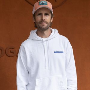 L’acteur avait 16 ans au moment du drame, qui l’a profondément marqué.

Philippe Lacheau au village lors des Internationaux de France de Tennis de Roland Garros 2025. Paris, le 27 mai 2025. 
© Moreau / Jacovides / Bestimage