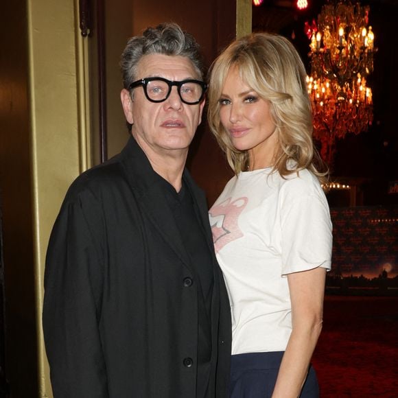 Selon lui, ses enfants "sont rassurés" : "Ils sont heureux de voir que je suis avec la personne qu'il me faut. La personne que j'aime."

Exclusif - Marc Lavoine et sa compagne Adriana Karembeu lors de la générale du spectacle musical "Les Souliers Rouges" au Casino de Paris, le 24 janvier 2025. © Guirec Coadic/Bestimage