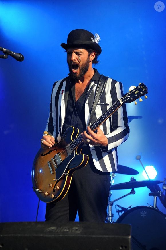 Maxime Nucci aka Yodelice se produit en direct lors du festival de musique annuel de charité et de collecte de fonds pour le SIDA 'Solidays', qui s'est tenu à l'hippodrome de Longchamp à Paris, en France, le 26 juin 2011. Photo par Giancarlo Gorassini/ABACAPRESS.COM