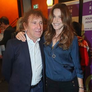 Exclusif - Alain Souchon et Carla Bruni - Backstage du Gala de la Fondation Recherche Alzheimer placée sous le signe de l'émotion et du partage avec un concert unique sur le thème "2 générations chantent pour la 3ème" à l'Olympia à Paris le 17 mars 2025. 

© Olivier Borde - Bertrand Rindoff/Bestimage