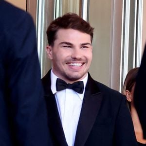 Antoine Dupont et Iris Mittenaere sont bel et bien en couple !

Antoine Dupont et sa compagne Iris Mittenaere se retrouvent sur les marches  du film « Dossier 137 » lors du 78ème Festival International du Film de Cannes

© Jacovides / Moreau / Bestimage