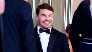 Après plusieurs mois, Antoine Dupont officialise son couple avec Iris Mittenaere : avec cette photo, le doute n'est plus permis