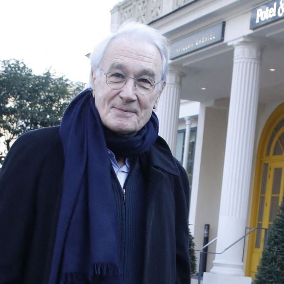 Bernard Le Coq - Arrivées des people lors de l'enregistrement de l'émission "Vivement Dimanche" au Studio Gabriel à Paris le 12 décembre 2022. L'émission sera diffusée le 25 décembre 2022. © Agence / Bestimage