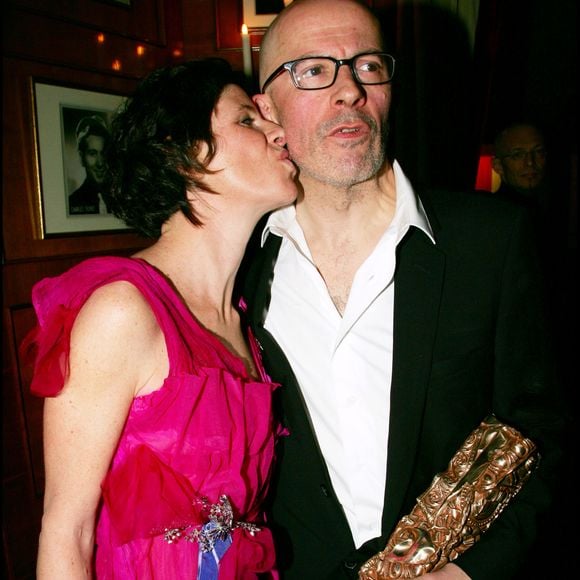 Rencontrée dans les années 1980, Jacques Audiard n'a pu que tomber sous le charme de la réalisatrice, dont il est depuis séparé mais qui lui a donné trois beaux enfants ! 

Jacques Audiard et Marion Vernoux - Dîner au Fouquet's dans le cadre de la 31ème cérémonie des César au Théâtre du Châtelet, le 25 février 2006 ©RINDOFF-BORDE / BESTIMAGE