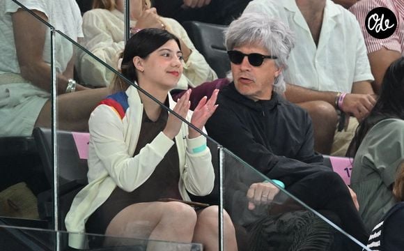 Et se montrer nostalgique avec ses petits et face aux années : "Je vis avec le sentiment constant qu'ils me manquent, même quand ils sont là. Tout passe tellement vite".

Nicola Sirkis et sa fille Théa assistent aux épreuves de gymnastique lors des Jeux Olympiques de Paris le 5 aout 2024. Crédit Perusseau-Jacovides/Bestimage