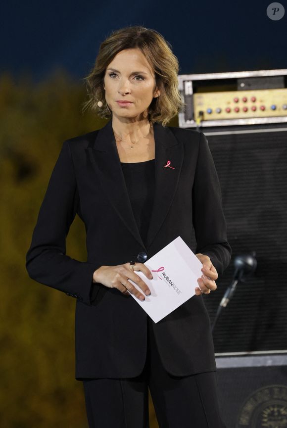 Exclusif - Isabelle Ithurburu - Soirée de lancement "Octobre Rose" organisée par l’association Ruban Rose présentée par I. Ithurburu à Paris le mardi 30 septembre 2025. 
© Coadic / Ausset-Lacroix / Bestimage