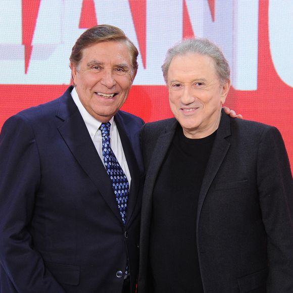 Exclusif - Jean-Pierre Foucault et Michel Drucker lors de l'enregistrement de l'émission Vivement dimanche  au studio Rive Gauche, présentée par M.Drucker et diffusée sur France 3 le 11 mai 2025, à Paris, France, le 5 mai 2025. © Guillaume Gaffiot/Bestimage