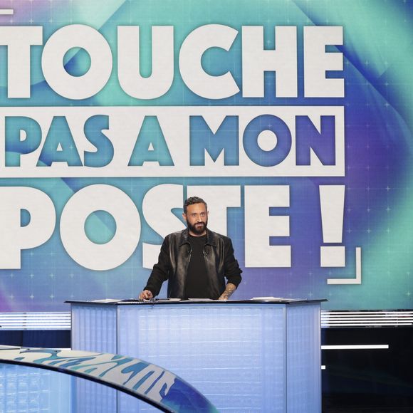 "Je remercie le public, ce n'est qu'un 'au revoir', on vous tiens au courant dans les prochains jours. Je vous donne rendez-vous très vite !"

Exclusif - Cyril Hanouna, sur le plateau de l’émission « TPMP » présentée par C.Hanouna et diffusée en direct sur Youtube et sur toutes les box (SFR, FREE, Bouygues, MyCanal etc), Paris, France, le 24 mars 2025. © Jack Tribeca / Bestimage