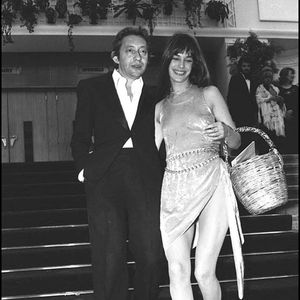 La chanteuse et actrice Jane Birkin et le chanteur Serge Gainsbourg au festival de Cannes en 1974 (Archives). ANGELI-RINDOFF / BESTIMAGE
