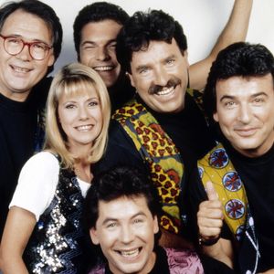 Portrait des Musclés du Club Dorothée (Bernard Minet, Eric  Bau, Claude Chamboisier dit Framboisier et René Morizur) et Dorothée (Frédérique Hoschedé) à Paris, France, le 26 juin 1992. © Cédric Perrin/Bestimage