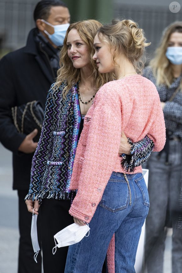 Vanessa Paradis et sa fille Lily Rose Depp - Photocall du défilé de mode prêt-à-porter printemps-été 2021 "Chanel" au Grand Palais à Paris. Le 6 octobre 2020
© Olivier Borde / Bestimage